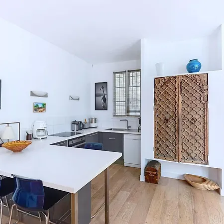 Charming Flat Near Canal Saint-martin Paris